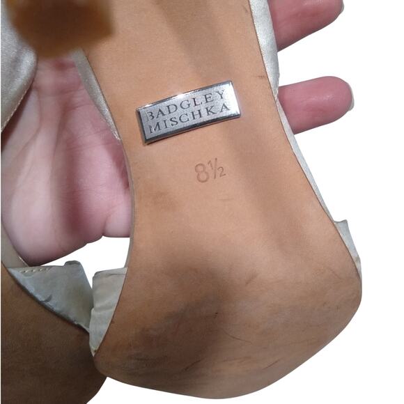 ❄️2/$5❄️Badgley Mischka Cinderella Off White Satin Heels, Size 8.5 - Picture 6 of 6